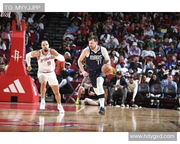 东契奇狂砍73分刷新现役得分纪录独行侠成功终结太阳队11连胜之势 东契奇狂砍73分刷新现役得分纪录独行侠成功终结太阳队11连胜之势