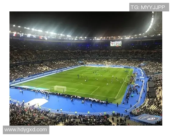 北德容与南佩佩的巅峰对决谁将成为足球场上的新传奇